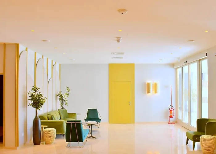 With A Comfortable Sunlit Terrace Apartment