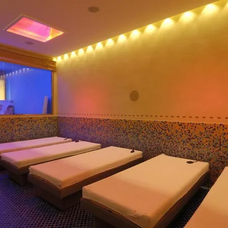 With A Comfortable Sunlit Terrace Lejlighed *