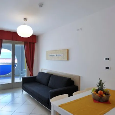 Apartamento With A Comfortable Sunlit Terrace *