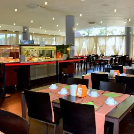With A Comfortable Sunlit Terrace * Bibione