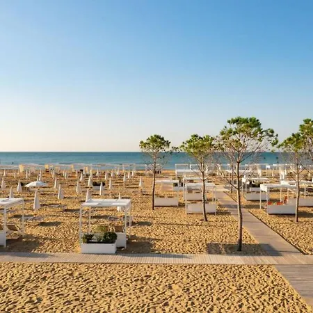 With A Comfortable Sunlit Terrace Lejlighed *